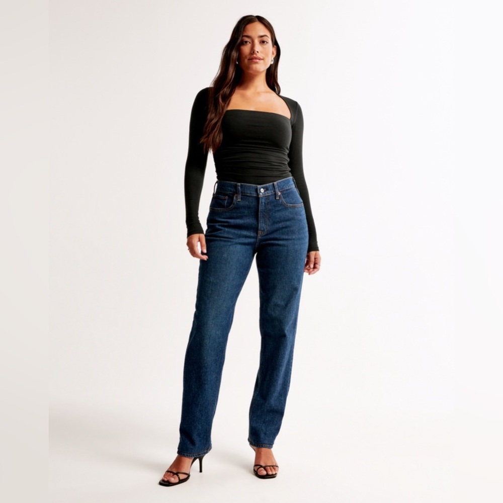 Abercrombie & Fitch Women's 90’s Straight Leg Jeans - SHORT Dark Blue